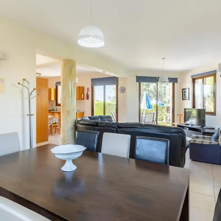 Halima Georgios * Полис