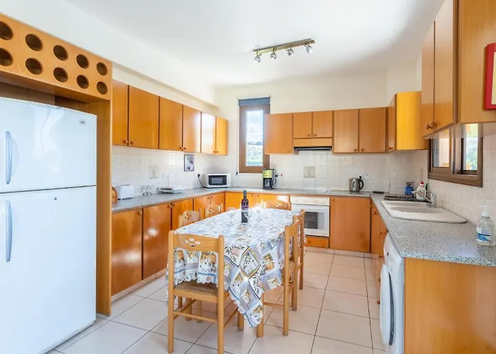 Halima Georgios Polis